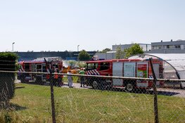 Flinke rookwolken bij brand in container met granulaat in Wormerveer