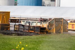 Flinke rookwolken bij brand in container met granulaat in Wormerveer