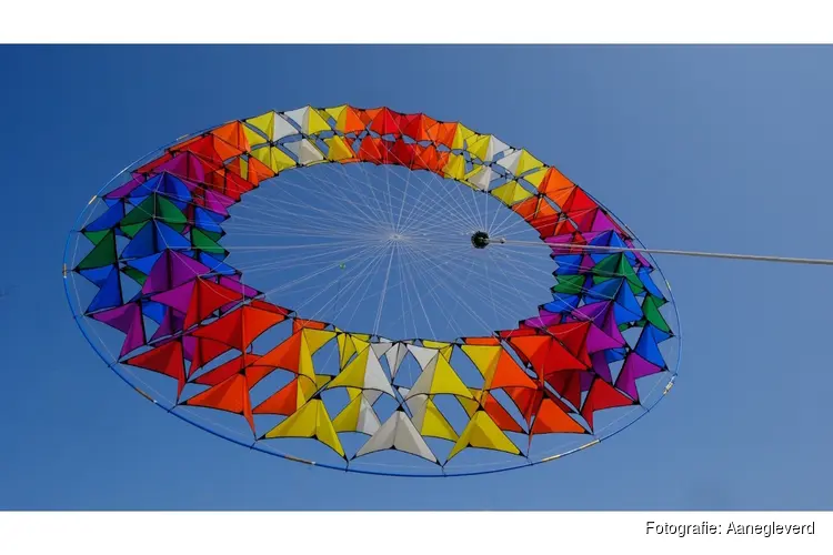 Kleurrijk vliegerfestival en OERRR-zomerpret op Fort bij Spijkerboor