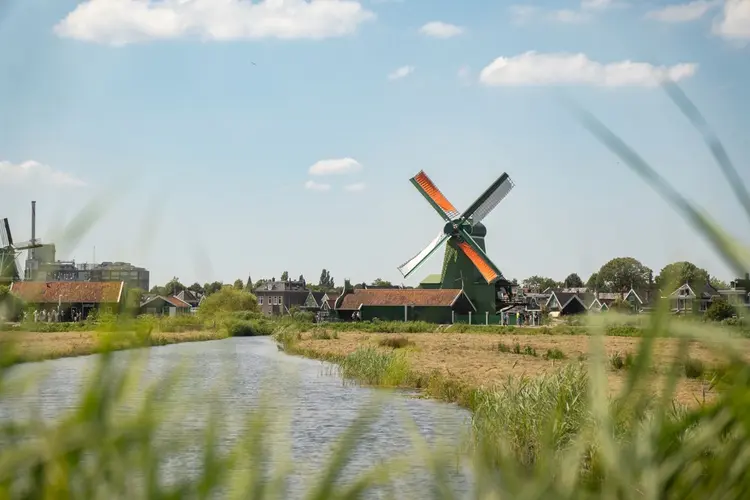 Van de Zaanse Schans naar de speeltafel: toerisme en entertainment in Zaanstad