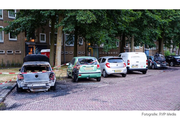 Meerdere auto's beschadigd door brand in Zaandam