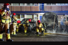 Drie auto’s beschadigd bij nachtelijke autobrand op de Jaspersstraat in Zaandam