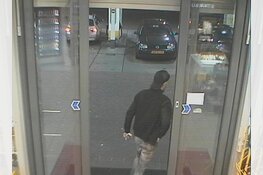 Zaandam - Gezocht - Man met vuurwapen in tankstation