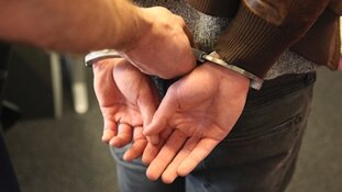 Grof geweld scholieren tegen politiemensen