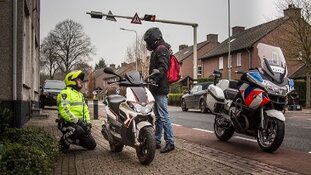 Vijf Jongeren aangehouden voor diefstal scooters