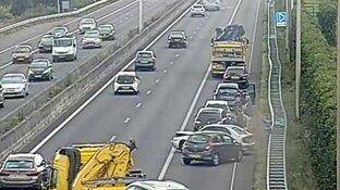 Meerdere auto's botsen op elkaar bij A7 Zaandam