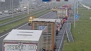 File op A7 en A8 na ongeluk met meerdere auto&#39;s