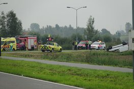 Bestelwagen slaat over de kop in Assendelft