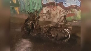 Weer voertuigbrand in Zaandam: motorscooter brandt af in fietstunnel