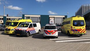 Deel tweede verdieping parkeergarage boven supermarkt ingestort