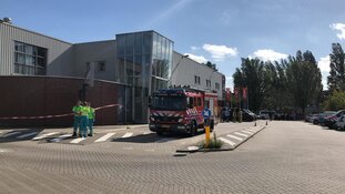 Deel tweede verdieping parkeergarage boven supermarkt ingestort