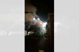 Zeer grote brand in woning Wormerveer: 'Omwonenden geëvacueerd'